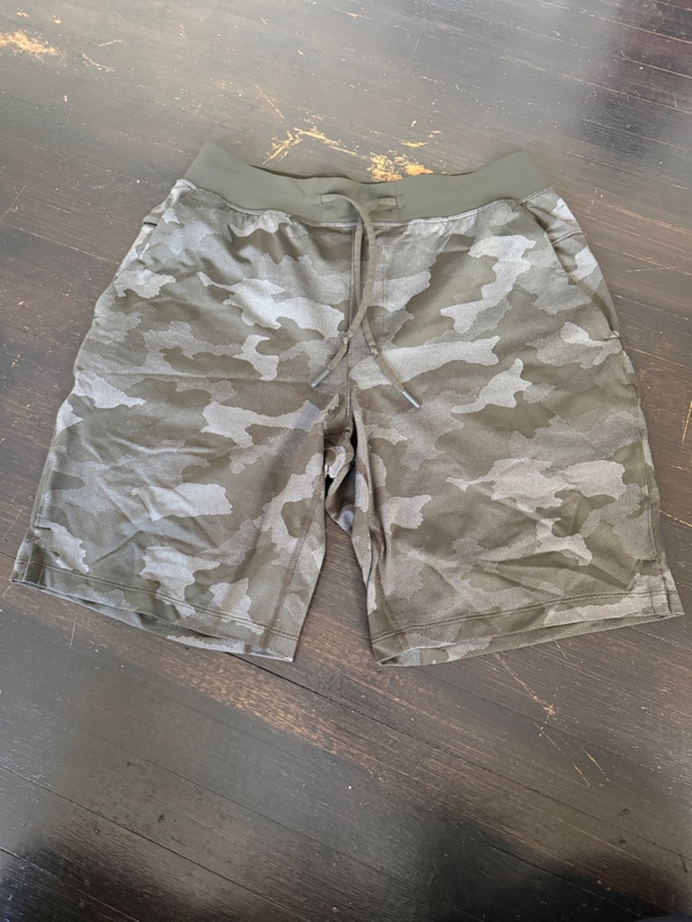 Lululemon Men's Camo Knit Drawstring Shorts - Olive/Gray